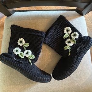 Uki Crafts Knit Floral Pull On Slippers Booties Black Green Size 6--6.5
